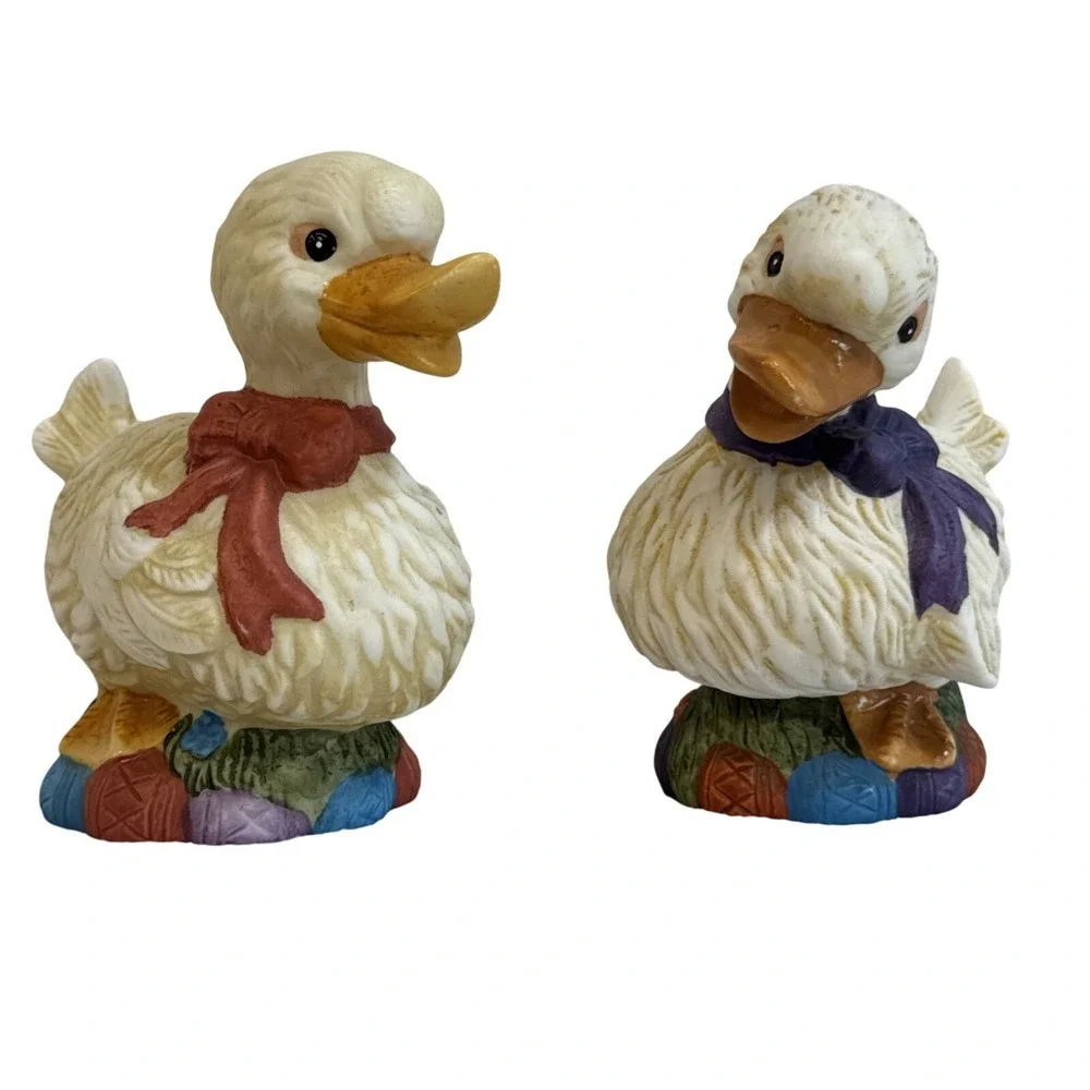 Vintage Duck Figurines Set of 2 Yarn Ball Base‎ Home Decor Shelf Display